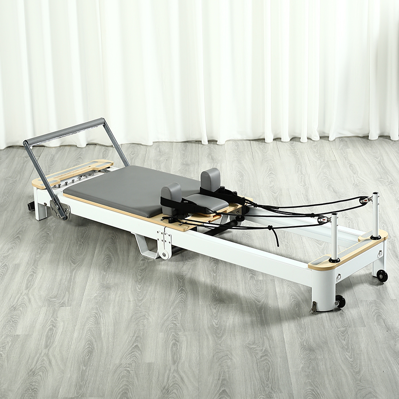 カスタムポータブル折りたたみ式アルミ製ピラティスリフォーマー - Pilates & Yoga Tina Fehrenbach のレビューと価格